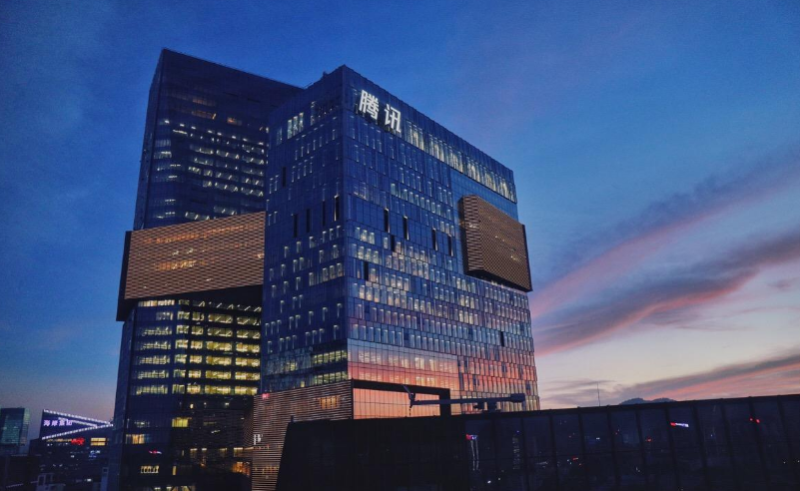 百米高樓頂上的發(fā)光字是怎樣安置上去的—兩千一天的作事有多危險(xiǎn)6