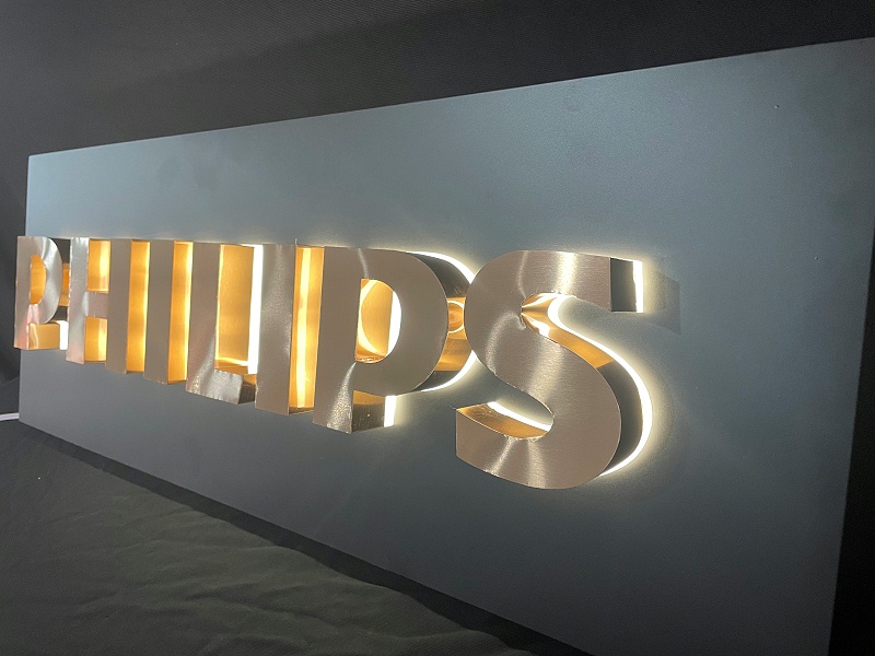 背體發(fā)光字