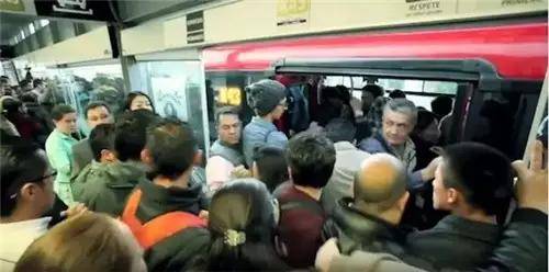 唯獨這些抓人眼球的戶外標(biāo)識才配叫創(chuàng)意！廣告主也滿意15