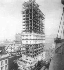 最賺錢的建筑立面：紐約年代場(chǎng)地LED屏的前世今生3