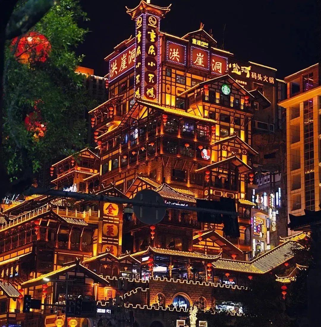 走訪長沙、重慶等地后，我總結(jié)出一套廣告牌發(fā)光字“吸金術(shù)”8