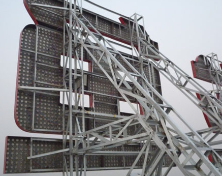 巨型大廈發(fā)光字如何抬高抗臺(tái)風(fēng)能力2