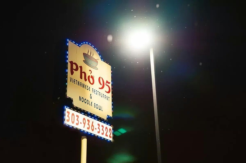 越南河粉店的標(biāo)牌都會有個吉祥數(shù)字2