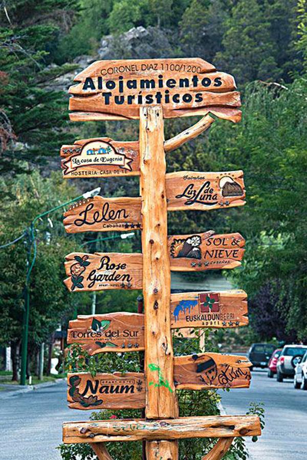 “旅游化”的LOGO系統(tǒng)，讓標(biāo)志牌作為景區(qū)里的特殊景物9